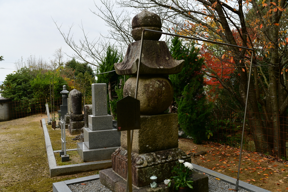 勝姫の墓